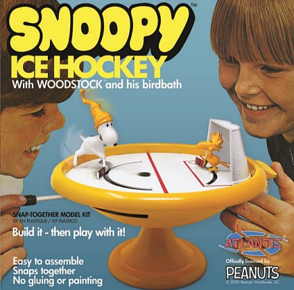 Atlantis Snoopy Ice Hockey Game (formerly Monogram) (Snap)