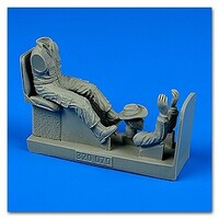 Aerobonus USAF/US Army Tow Tractor Driver Plastic Model Aircraft Accessory 1/32 Scale #320070 Aerobonus USAF/US Army Tow Tractor Driver Plastic Model Aircraft Accessory 1/32 Scale #320070