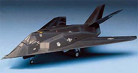 F117A Stealth USAF Fighter Plastic Model Airplane Kit 1/72 Scale #12475