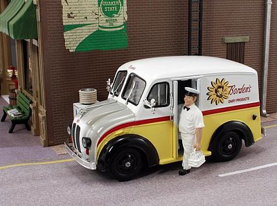 American-Heritage O Divco 1950 Delivery Truck- Bordens Dairy Products w/Milkman