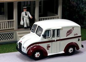 1950 Delivery Truck- Hull's Dairy Products w/Milkman HO Scale Model Railroad Vehicle #87009