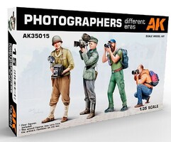 AK Photographers Different Eras (4) Plastic Model Military Figure Kit 1/35 Scale #35015