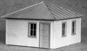 AM Williamsburg Bunkhouse HO Scale Model Railroad Building #109