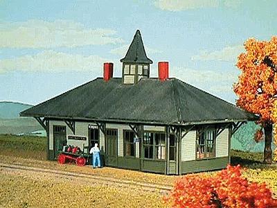 American-Models Sandy River & Rangeley Lakes Strong Depot - Kit HO Scale Model Railroad Building #804
