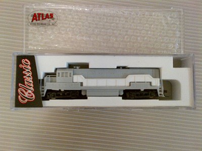 Atlas U25B Phase 2B DC Undecorated N Scale Model Train Diesel Locomotive #40000577