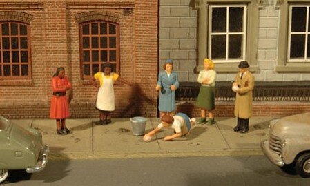 Bachmann Sidewalk People (7) HO Scale Model Railroad Figures #33117