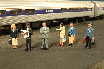 Bachmann Standing Platform Passengers O Scale Model Railroad Figure #33160