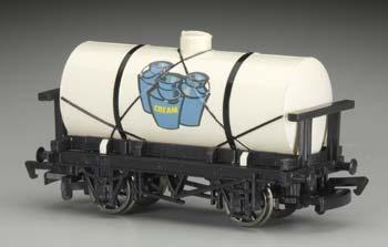 Bachmann Trains Thomas & Friends Raspberry Syrup Tanker