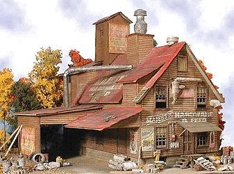 Majestic Hardware - Kit N Scale Model Railroad Building #941 by Bar 