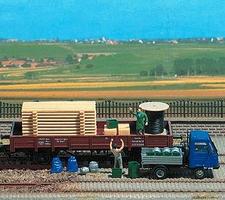 Busch Assorted Freight Loads Pallets, Crates, Barrels HO Scale Model Train Freight Car Load #1132