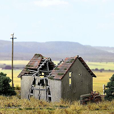 Busch Dilapidated Barn Kit HO Scale Model Railroad Building #1405