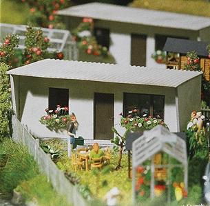 Busch Garden Sheds - Kit - 3-3/8 x 1-3/4 8.5 x 4.4cm HO Scale Model Railroad Building #1416