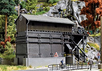 Busch Loading Bin - Kit HO Scale Model Railroad Building #1478