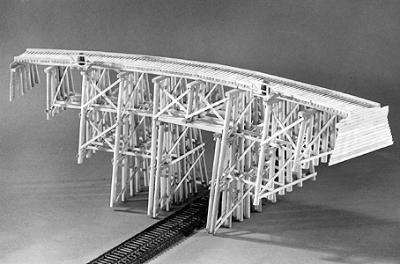 Campbell 110 Tall Curved Trestle HO Scale Model Railroad Trestle Kit #304