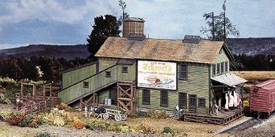 Campbell Schrocks Meat Co. HO Scale Model Railroad Building Kit #411