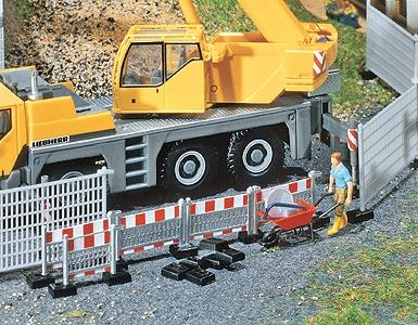 Faller Construction Barricade High Fence/Low Fence HO Scale Model Railroad Accessory #180435