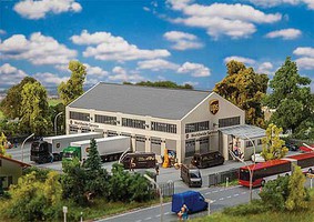 Faller UPS(R) Logisitics Warehouse Kit 8-3/4 x 4-13/16 x 3'' 22.3 x 12.2 x 7.6cm N-Scale Faller UPS(R) Logisitics Warehouse Kit 8-3/4 x 4-13/16 x 3'' 22.3 x 12.2 x 7.6cm N-Scale