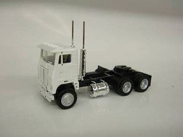 Herpa Road commander 3-axle wht HO-Scale Herpa Road commander 3-axle wht HO-Scale