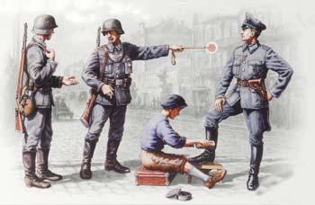 ICM German Patrol 1939-1942 (3 & Shoeshine Boy) Plastic Model Military Figure 1/35 #35561