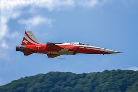 Italeri F-5 Tiger Patrouille Suisse 50th Annviversary Plastic Model Airplane Kit 1/72 Scale #1395s Italeri F-5 Tiger Patrouille Suisse 50th Annviversary Plastic Model Airplane Kit 1/72 Scale #1395s