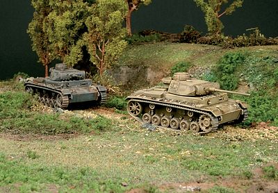 Italeri Pz Kpfw III J Plastic Model Military Vehicle Kit 1/72 Scale #557507