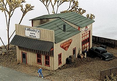 JL LaBoskys Auto Repair Kit Model Railroad Building N Scale #140