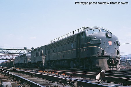Life-Like-Proto EMD FP7 - F7B Standard DC Pennsylvania Railroad 6846A, 6846B (Brunswick Green, single Dulux Gold strip