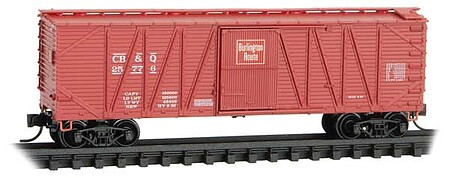 Micro-Trains 40 Outside-Braced Single-Door Boxcar - Ready to Run Chicago, Burlington & Quincy #25776 (red, white) - N-Scale