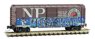 Micro-Trains 40 Box Wthrd NP Xmas - Z-Scale