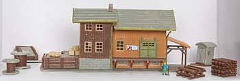 Model-Power Freight Station with Accessories Built-Up N Scale Model Railroad Building #2611