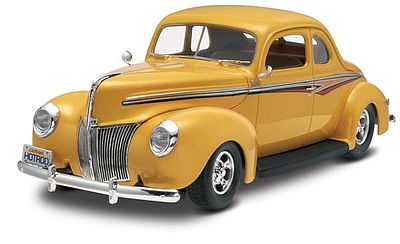 Monogram 40 FORD COUPE STREET ROD 1-25
