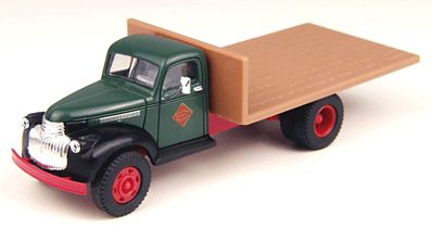 Classic-Metal-Works 1941-1946 Chevrolet Flatbed Truck - Assembled - Mini Metals(R) Railway Express Agency (green, red) - HO-Scale