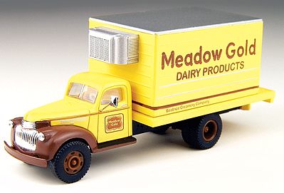 Classic-Metal-Works 1941-1946 Chevrolet Reefer Truck Meadow Gold Dairy HO Scale Model Railroad Vehicle #30297