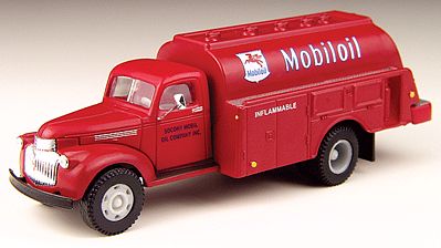 Classic-Metal-Works 1941-1946 Chevrolet Tank Truck Mobiloil (red) HO Scale Model Railroad Vehicle #30301