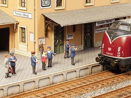Noch On The Platform N-Scale Noch On The Platform N-Scale