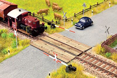 N Scale Railroad Trackside Abandon MofW Tool Car 