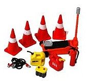 Phoenix-Toys Cones, Jack, Jumper Cables, Gas/Oil Containers, Battery Plastic Model Diorama 1/24 #16052