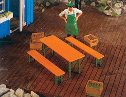 Pola Beer Table w/Benches G-Scale
