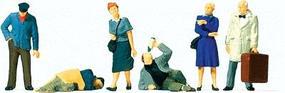 Preiser Passengers - At the Train Station (6)