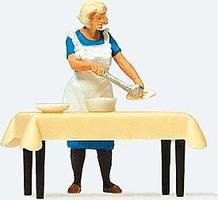 Preiser Housewife Serving Dinner at the Table