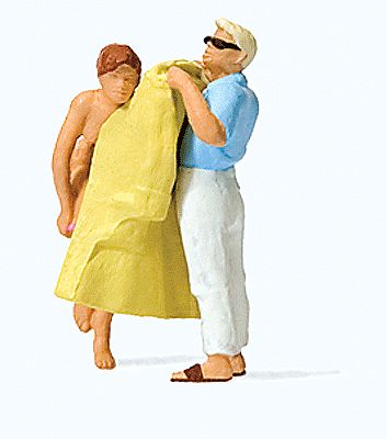 Preiser Changing Clothes on the Beach Model Railroad Figure HO Scale #28162