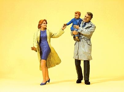 Preiser Couple with Child Model Railroad Figures G Scale #45138