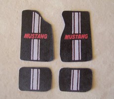 Plastic-Dreams 1/25 Mustang w/Grey Stripe Car Mat Set Plastic-Dreams 1/25 Mustang w/Grey Stripe Car Mat Set