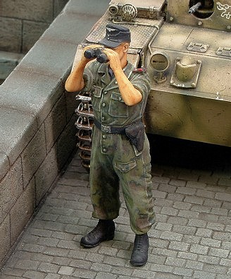 Royal-Model 1/35 WWII Waffen SS Tanker Soldier w/Binoculars (Resin)