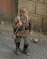 Royal-Model 1/35 WWII Waffen SS Ardennes Soldier w/Rifle (Resin) Royal-Model 1/35 WWII Waffen SS Ardennes Soldier w/Rifle (Resin)