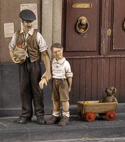 Royal-Model 1/35 WWII Civilian Man & Boy w/Toy Wagon (Resin) Royal-Model 1/35 WWII Civilian Man & Boy w/Toy Wagon (Resin)