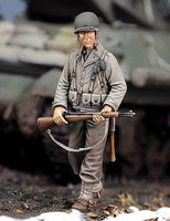 Royal-Model WWII US Infantry Rifleman with Rifle Plastic Model Military Figure Kit 1/35 Scale #674