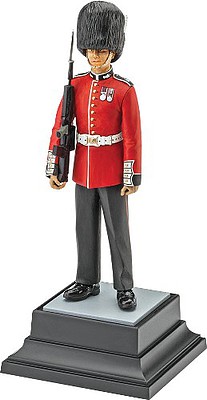 Revell-Germany Queens Guard Plastic Model Military Figure 1/16 Scale #02800