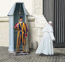 Revell-Germany Swiss Guard Plastic Model Military Figure 1/16 Scale #02801 Revell-Germany Swiss Guard Plastic Model Military Figure 1/16 Scale #02801