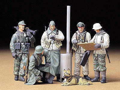 Tamiya German Soldiers at Field Briefing Set Plastic Model Military Figure Kit 1/35 Scale #35212